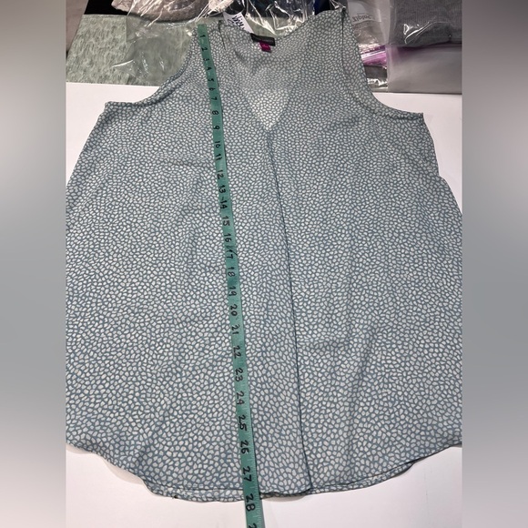 🛍️ VINCE CAMUTO Light blue and white printed blouse‎ size S. - Picture 11 of 11